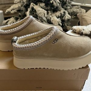 NIB!!! UGG Tazman platform slippers